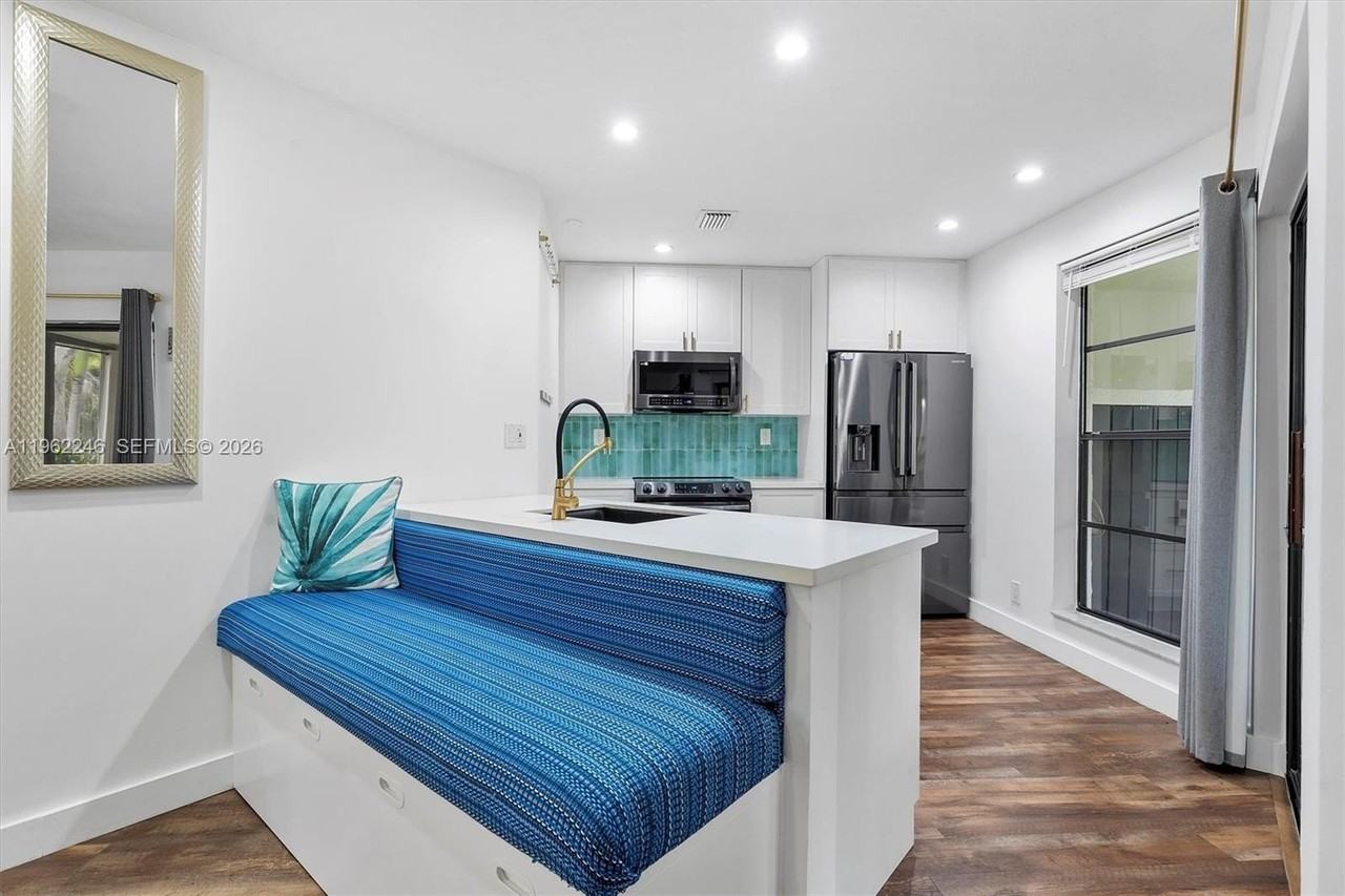 385 Nw 36th Ave - Photo 4 of 33