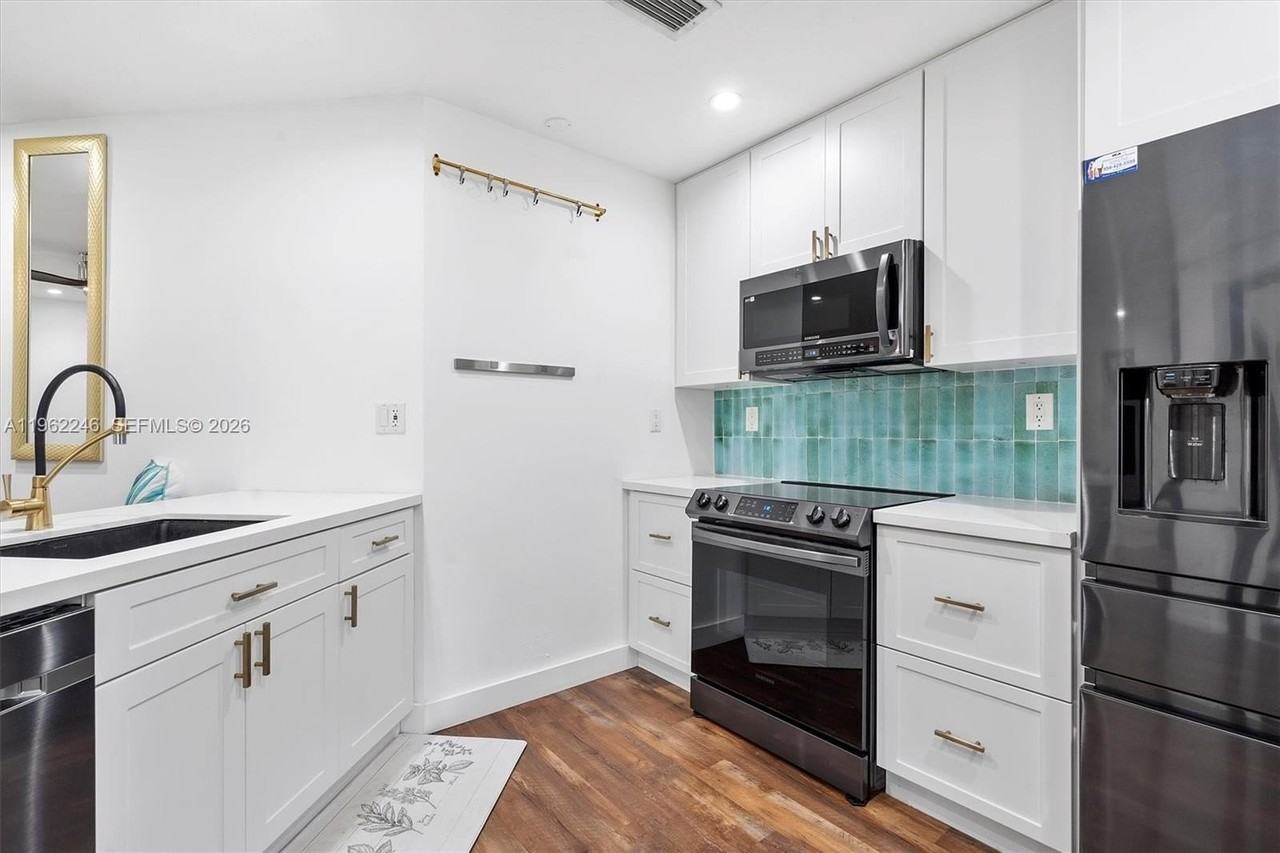 385 Nw 36th Ave - Photo 6 of 33