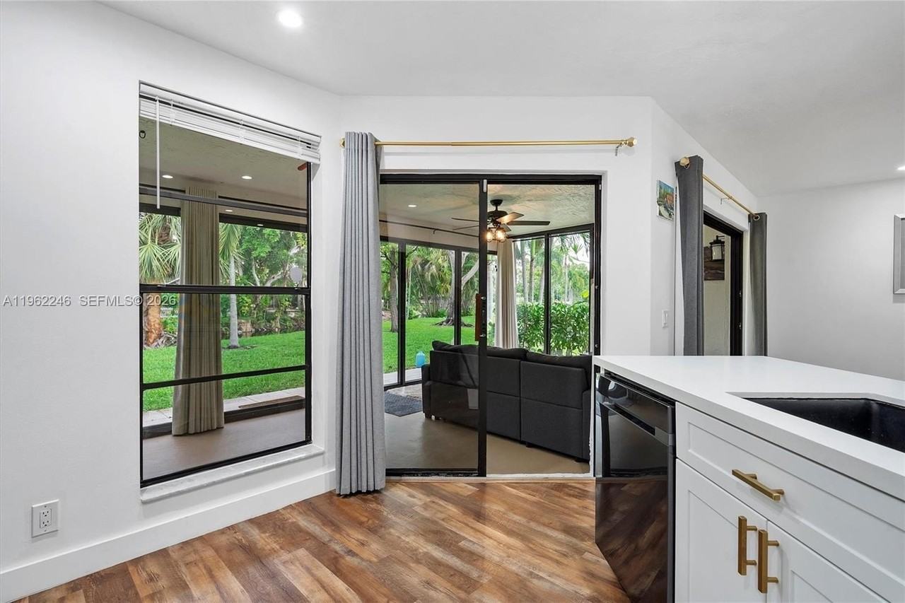 385 Nw 36th Ave - Photo 7 of 33