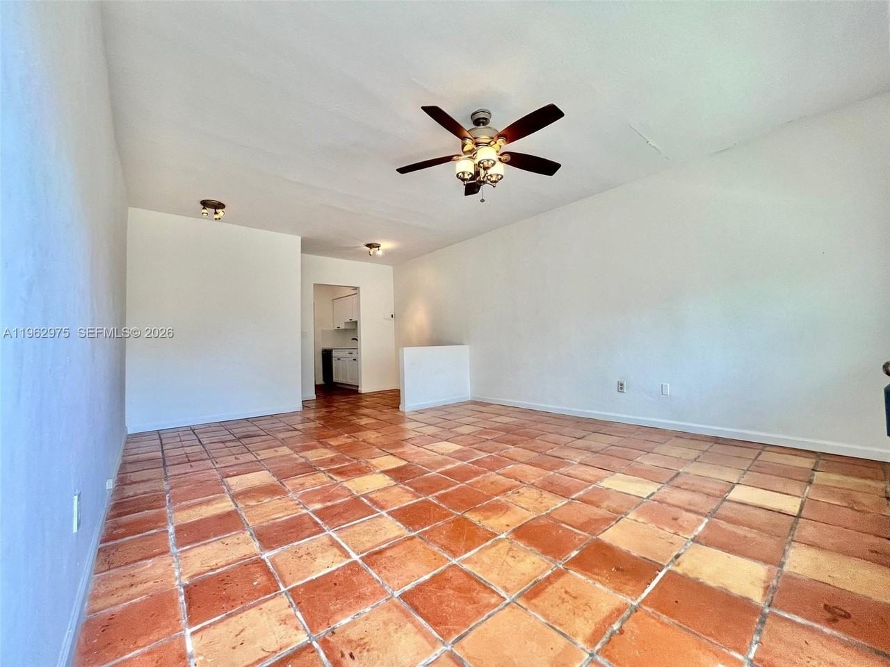 542 Euclid Ave #10 - Photo 3 of 4