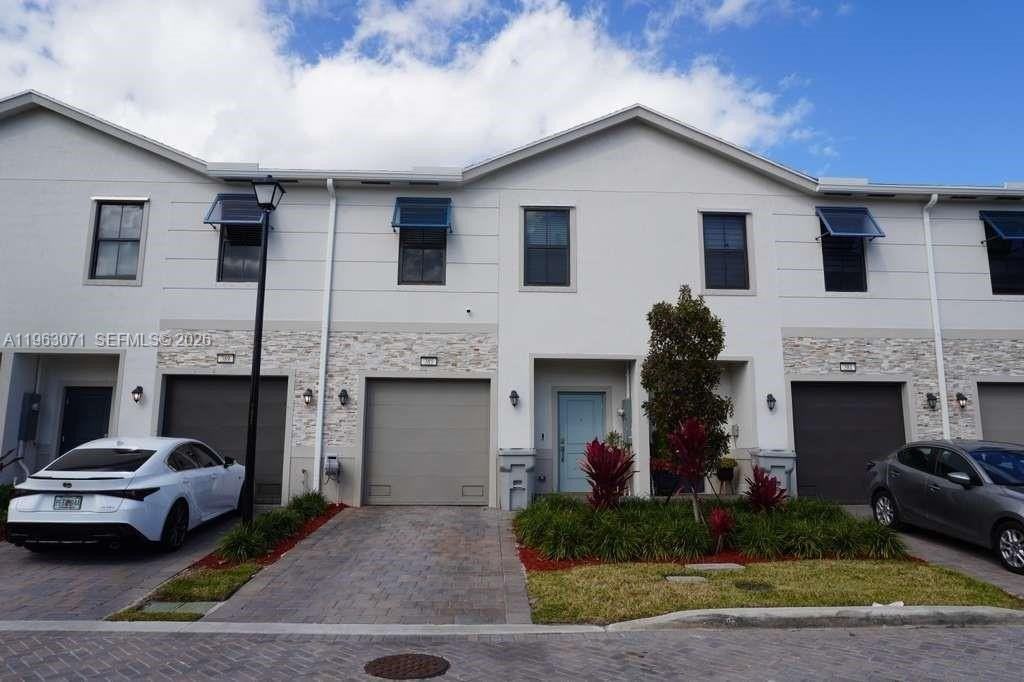 385 Nw 9th St #385 - Photo 3 of 50