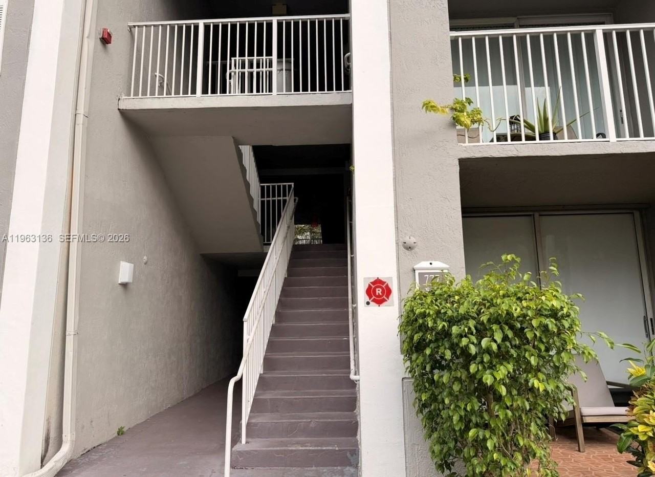 777 Sw 111th Way #301 - Photo 5 of 26