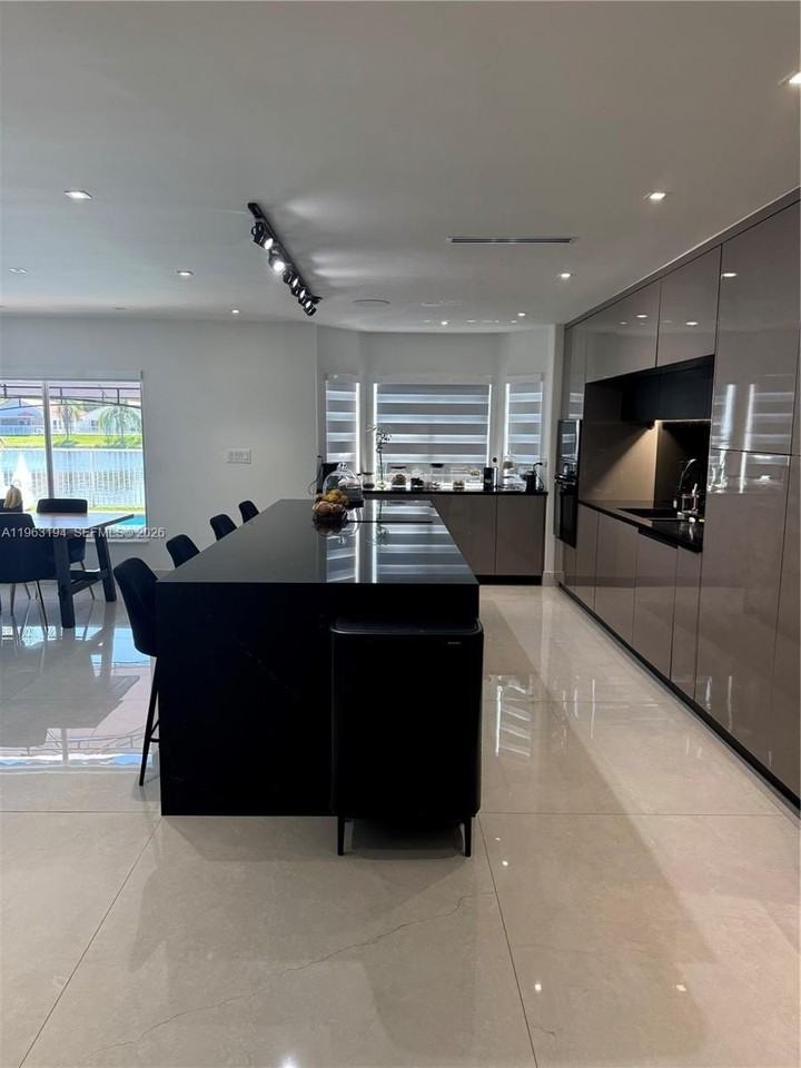 4943 Sw 33rd Way - Photo 3 of 19