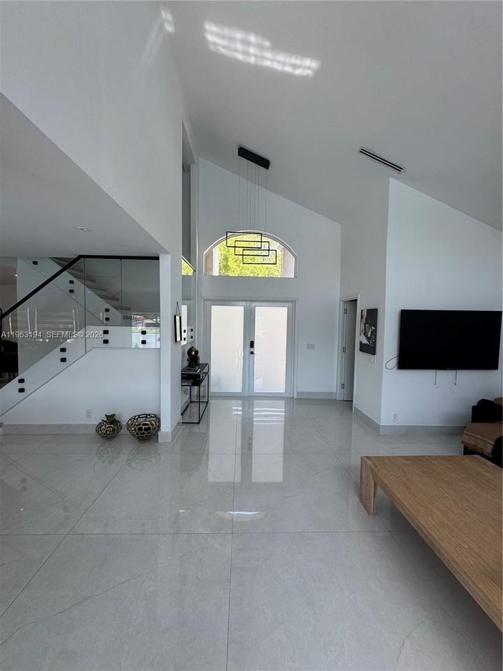 4943 Sw 33rd Way - Photo 7 of 19