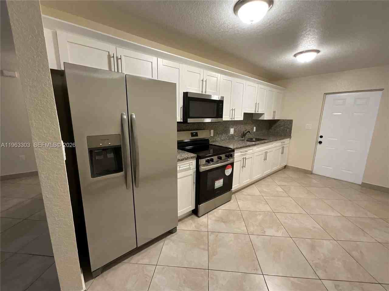 437 Nw 81st St - Photo 6 of 11