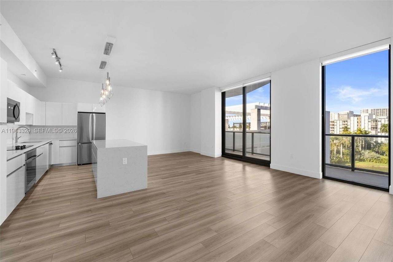 101 Diplomat Pkwy #0501