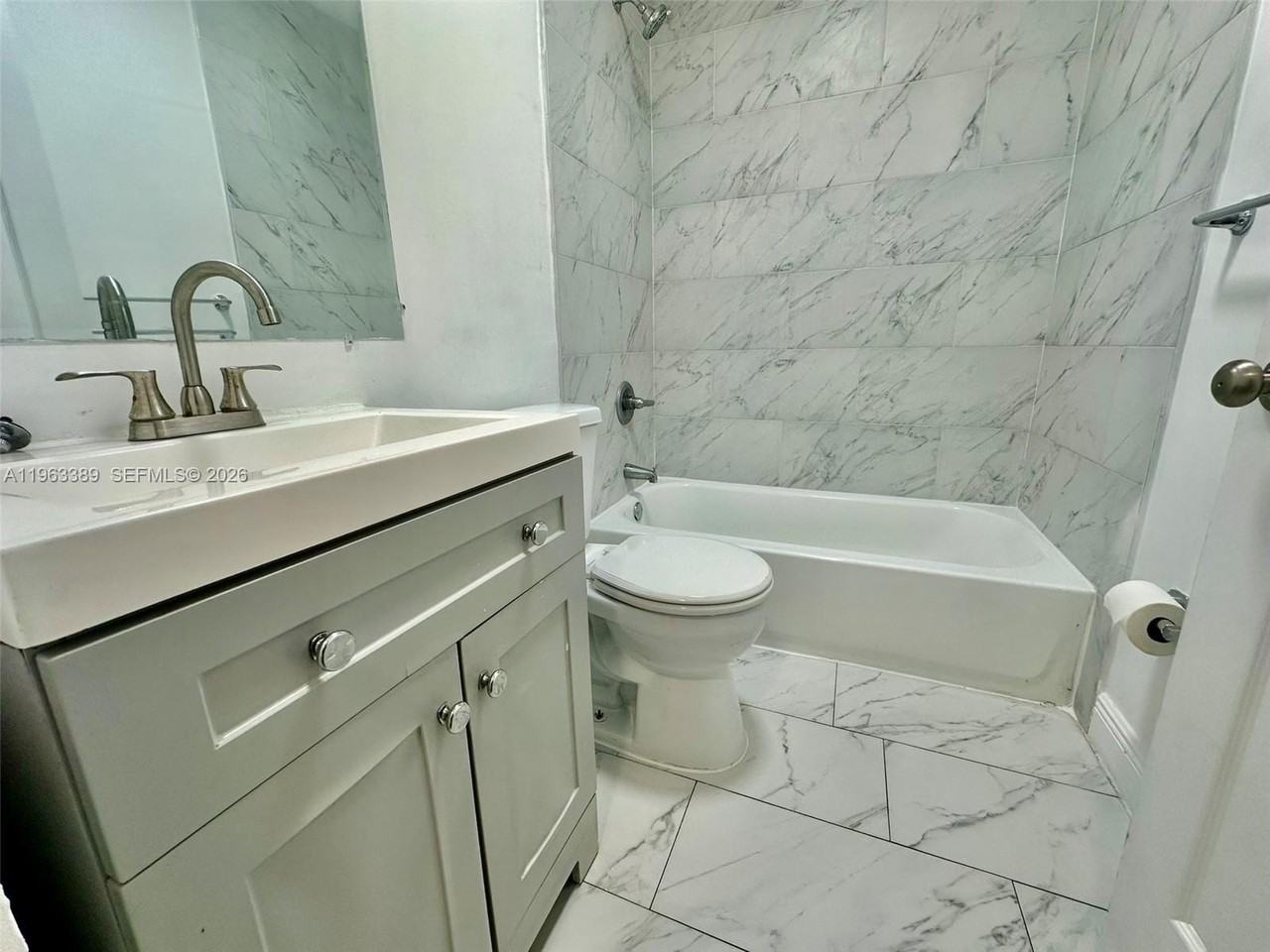 11115 Ne 13th Ave #3 - Photo 4 of 7