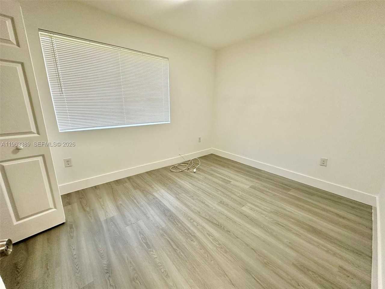 11115 Ne 13th Ave #3 - Photo 5 of 7