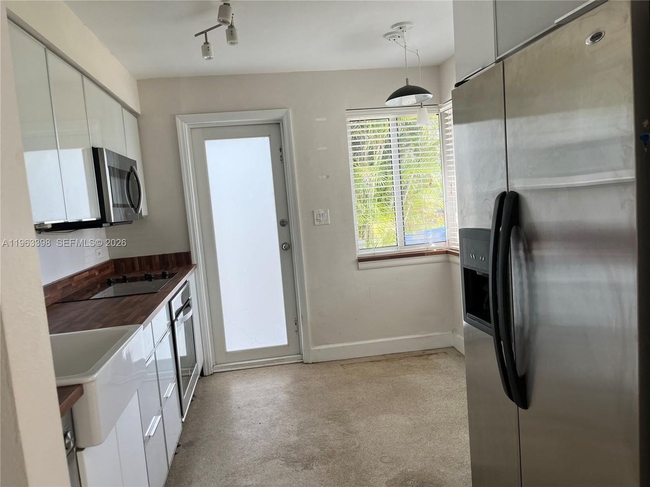 1413 Ne 21st St #2 - Photo 3 of 9