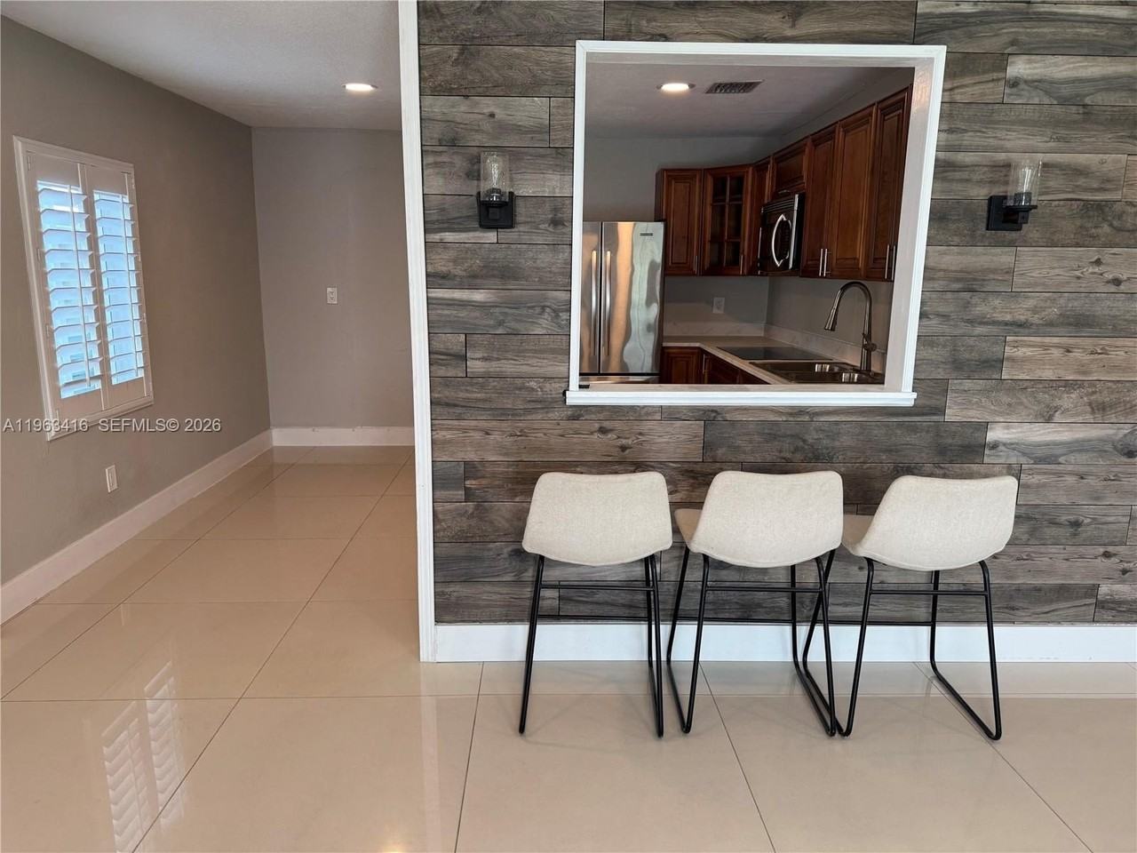 211 W 33rd St #1 - Photo 5 of 8