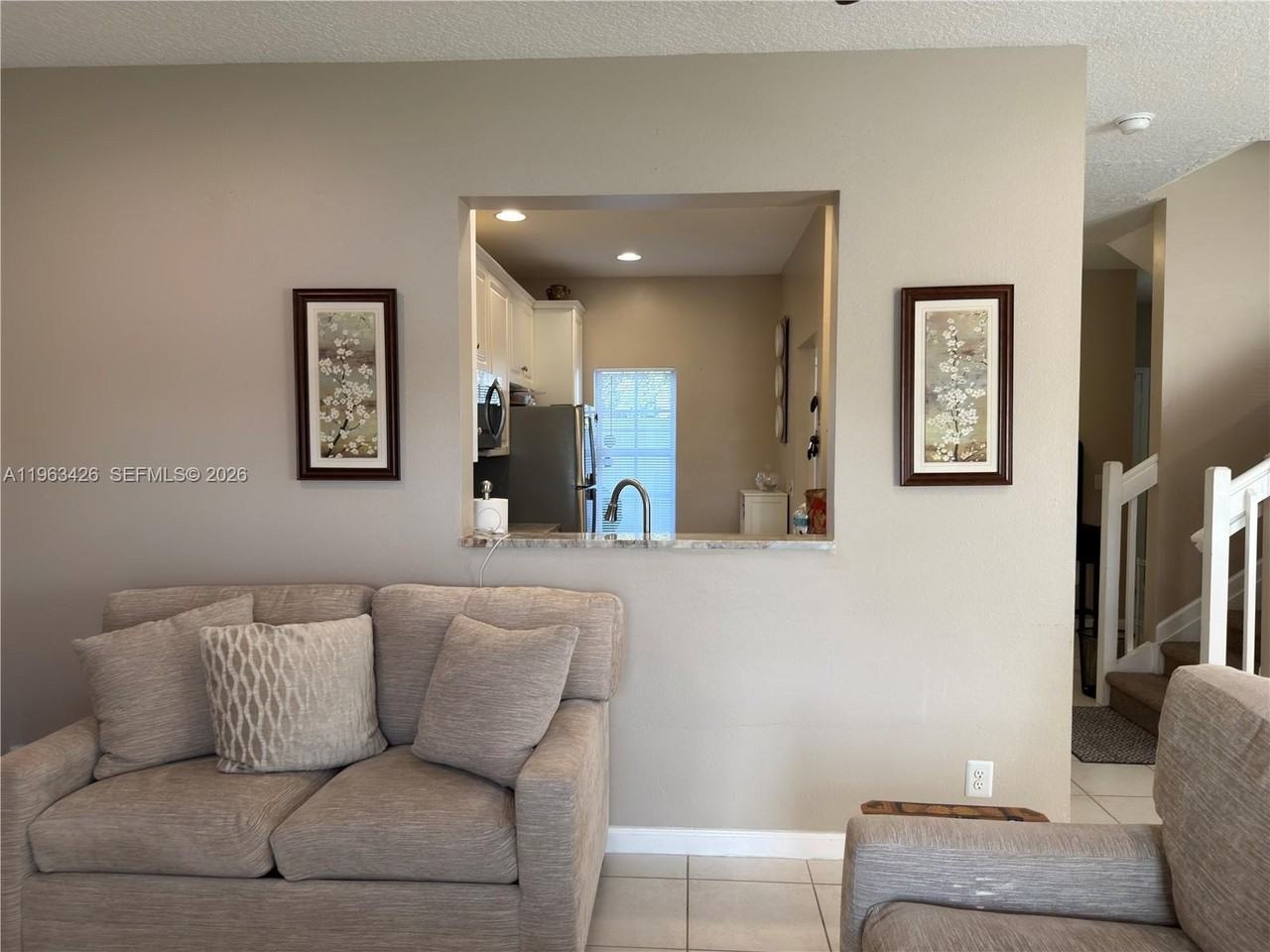 1651 Hawthorne Pl - Photo 3 of 12