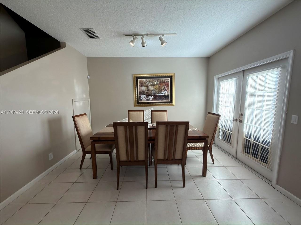 1651 Hawthorne Pl - Photo 4 of 12