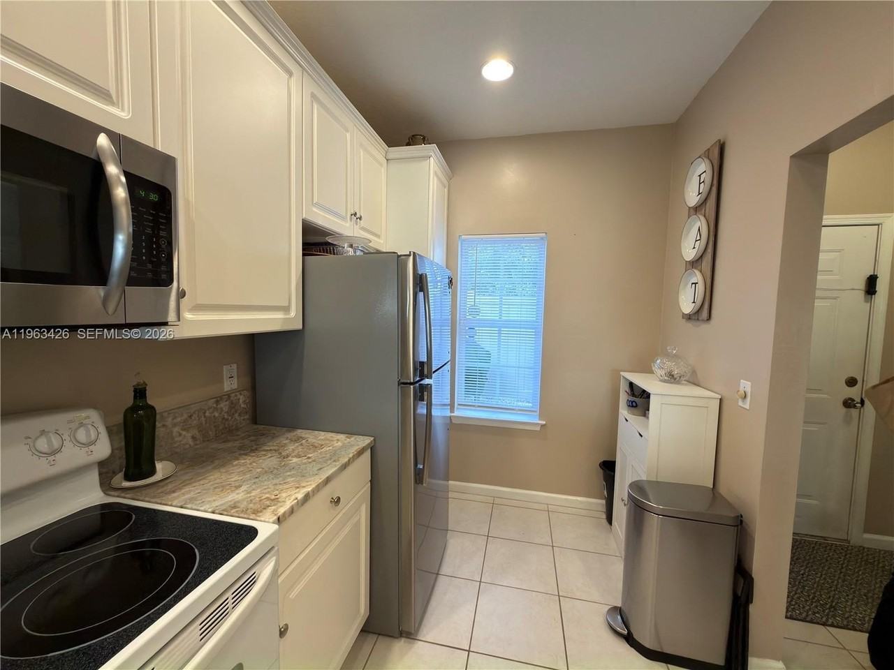 1651 Hawthorne Pl - Photo 6 of 12