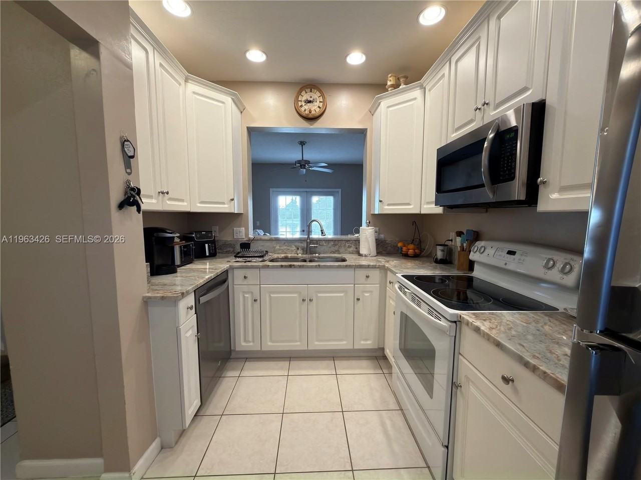 1651 Hawthorne Pl - Photo 7 of 12