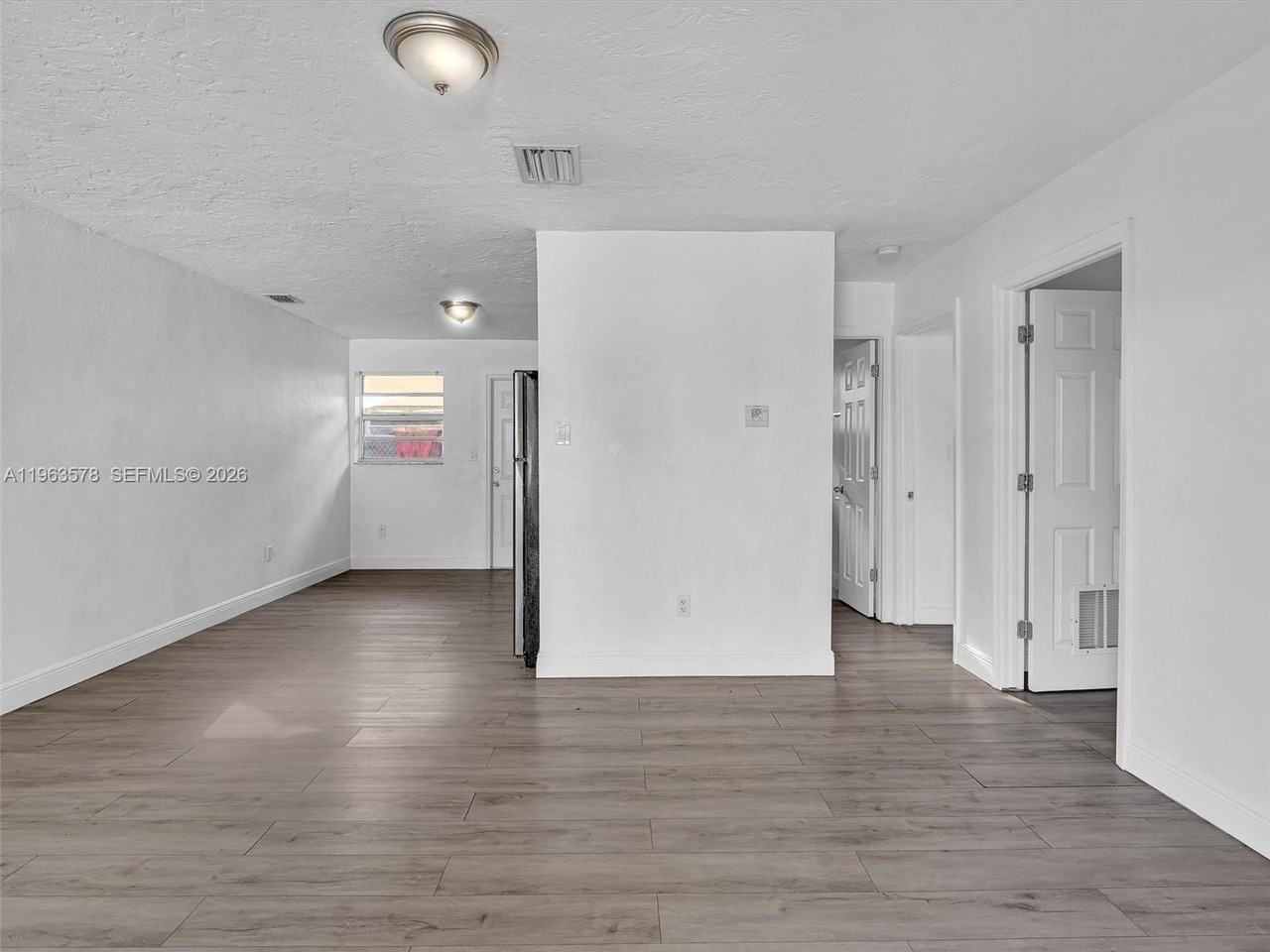 2512 Nw 9th Pl #2 - Photo 3 of 26