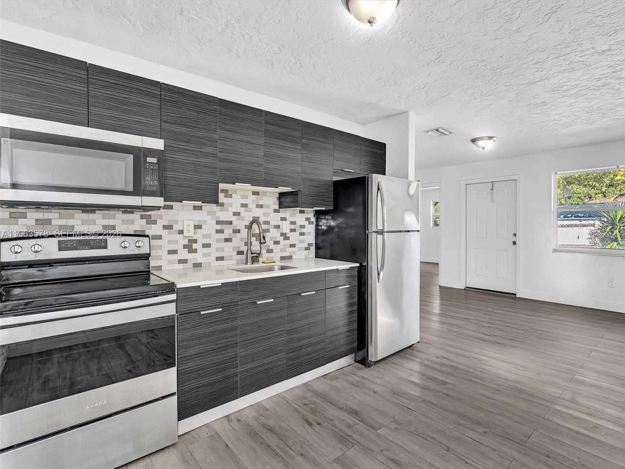 2512 Nw 9th Pl #2 - Photo 7 of 26