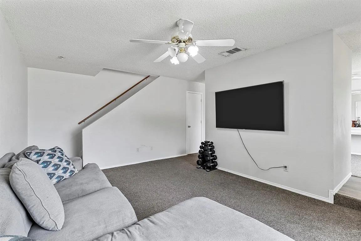 Hilltop Dr - Photo 3 of 6