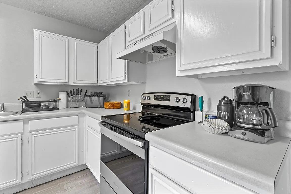 Hilltop Dr - Photo 4 of 6