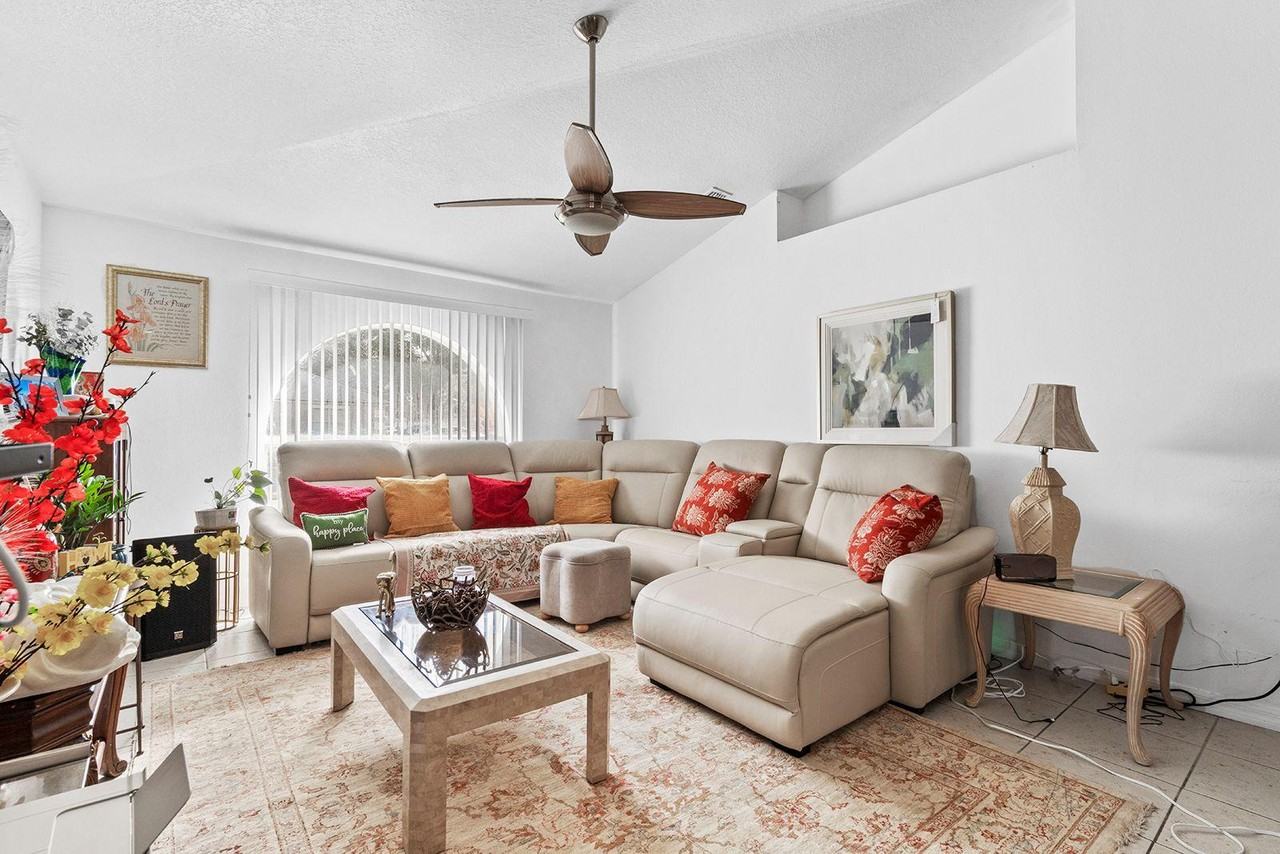 Kingscrest Cir - Photo 6 of 11