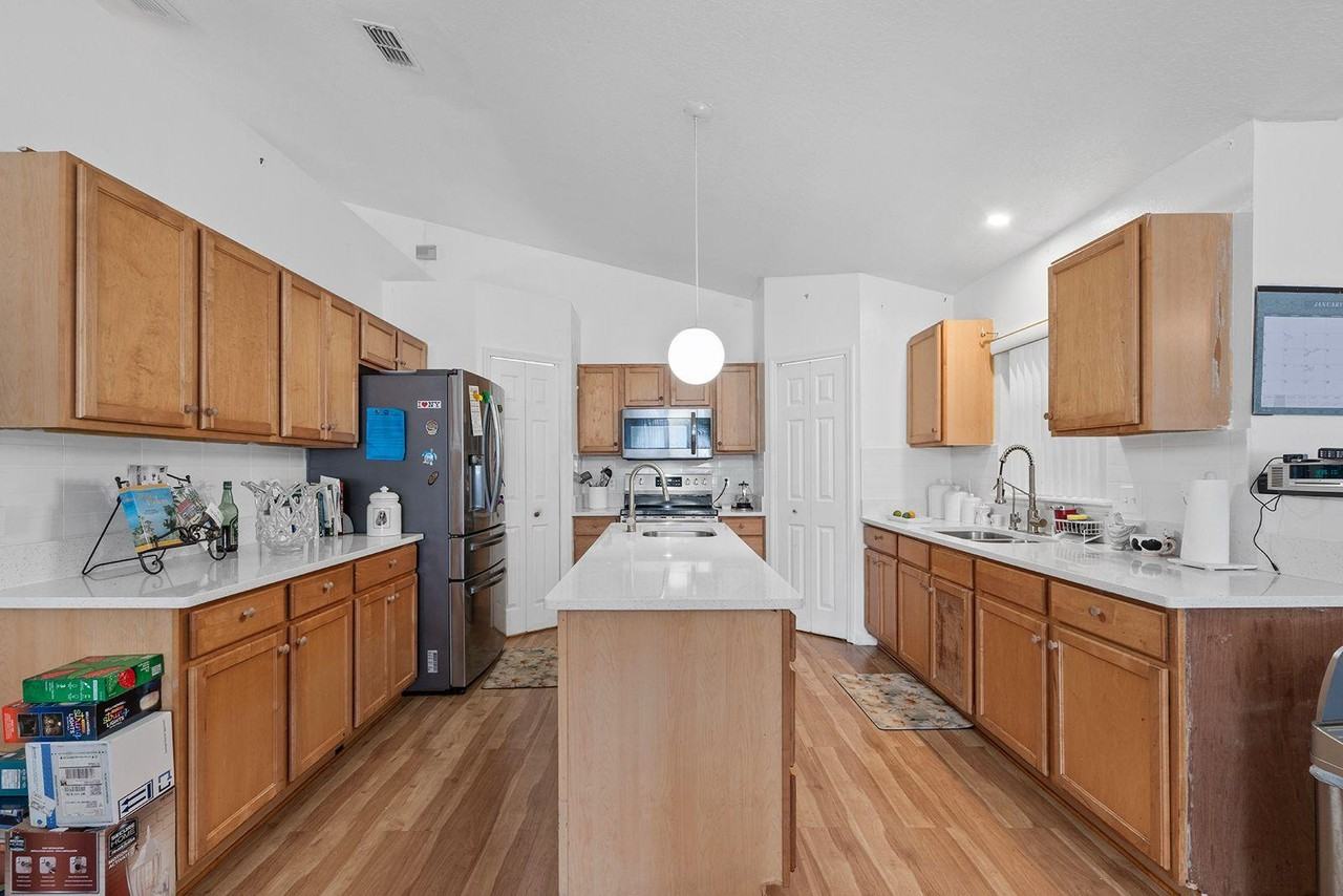 Kingscrest Cir - Photo 3 of 11