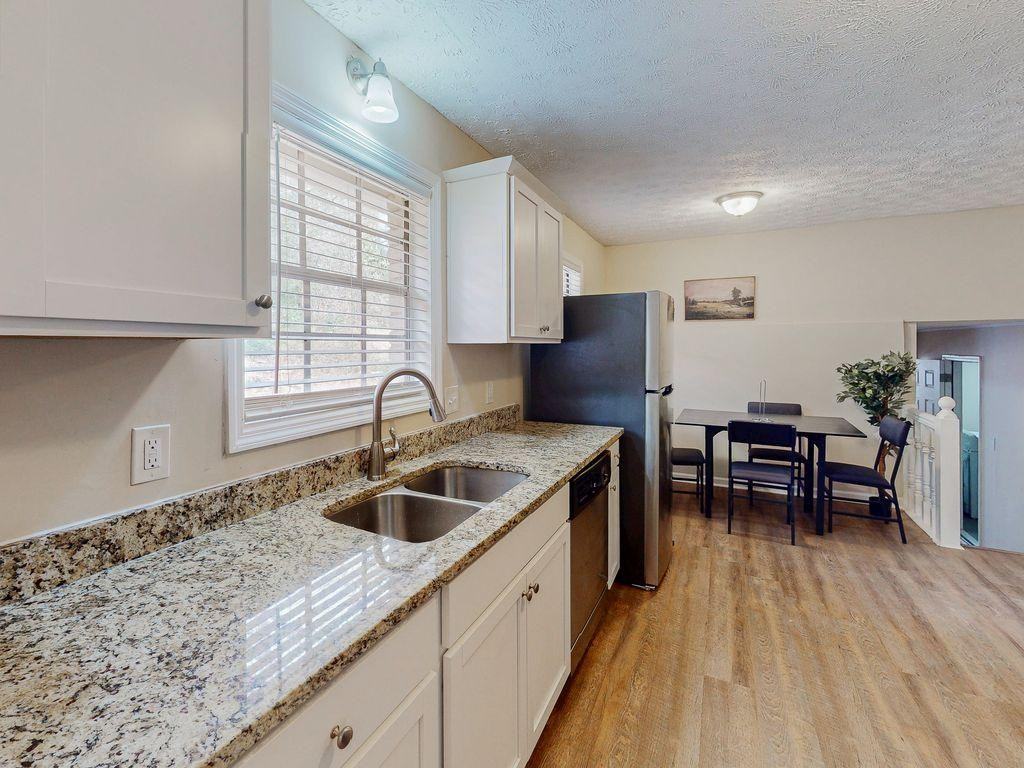 Chestnut Hill Cir - Photo 3 of 19