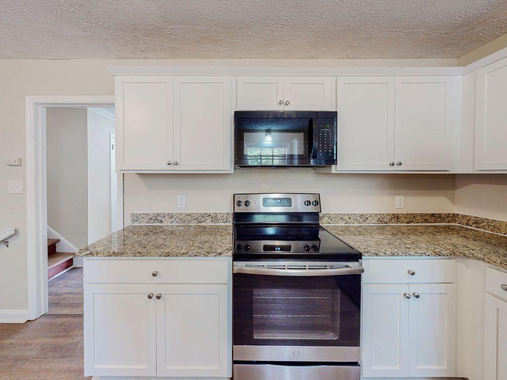 Chestnut Hill Cir - Photo 4 of 19