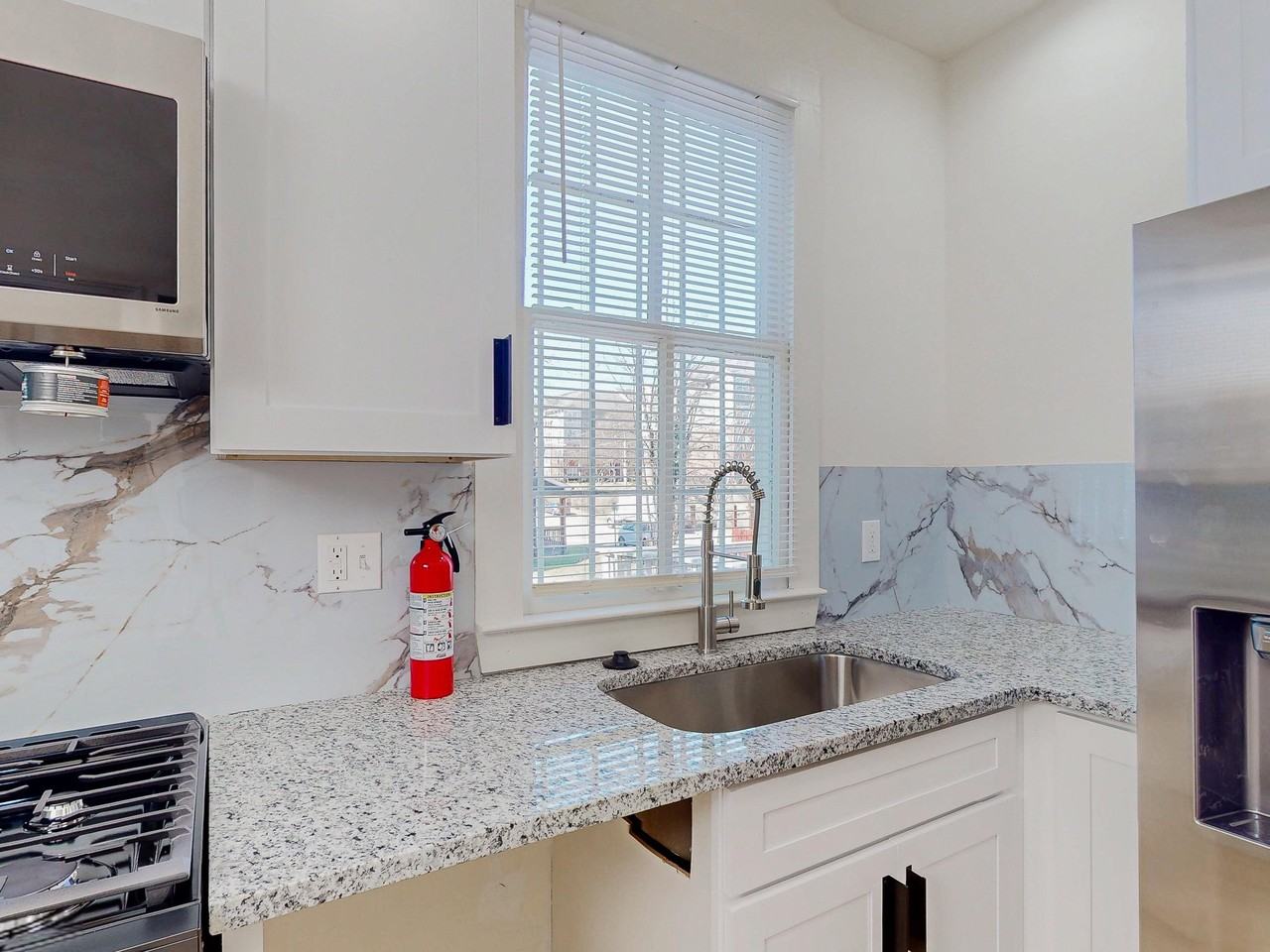 Mcdaniel St Sw - Photo 4 of 21