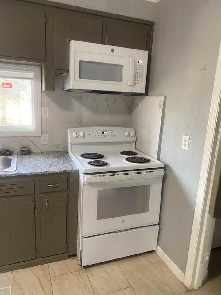 Pineview Dr - Photo 5 of 14