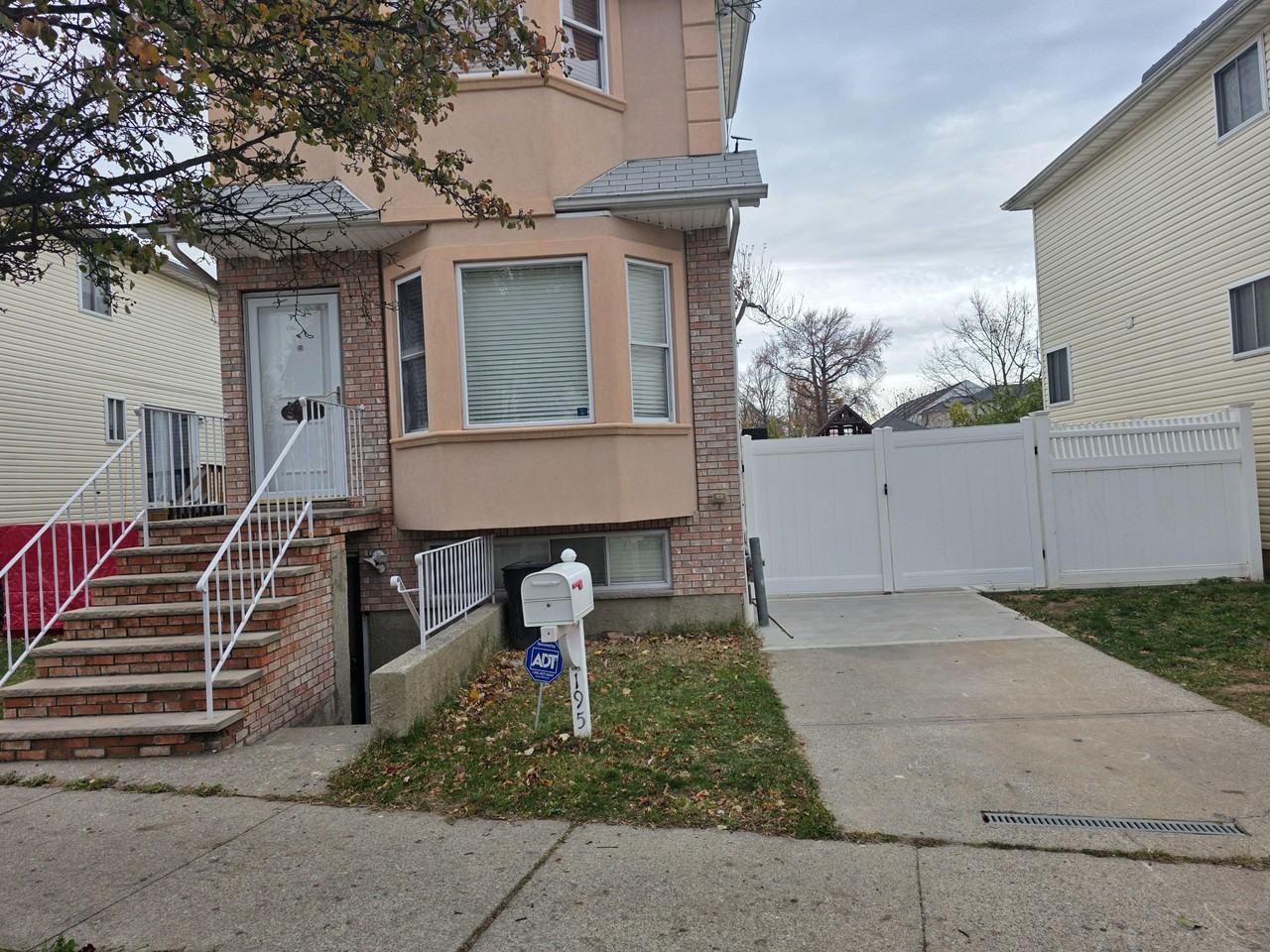 Netherland Ave - Photo 4 of 13