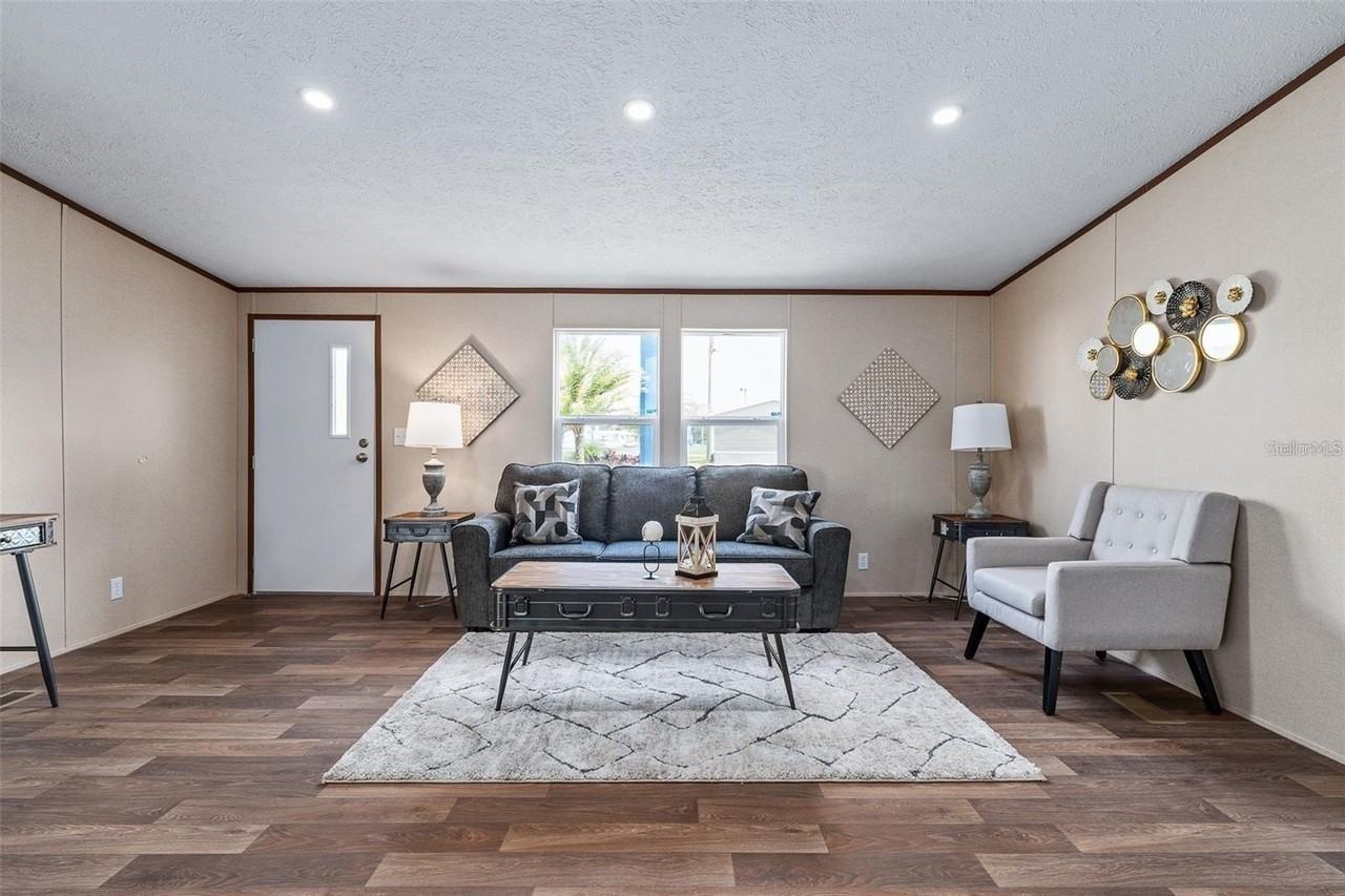 8150 Cherokee Ave - Photo 4 of 35