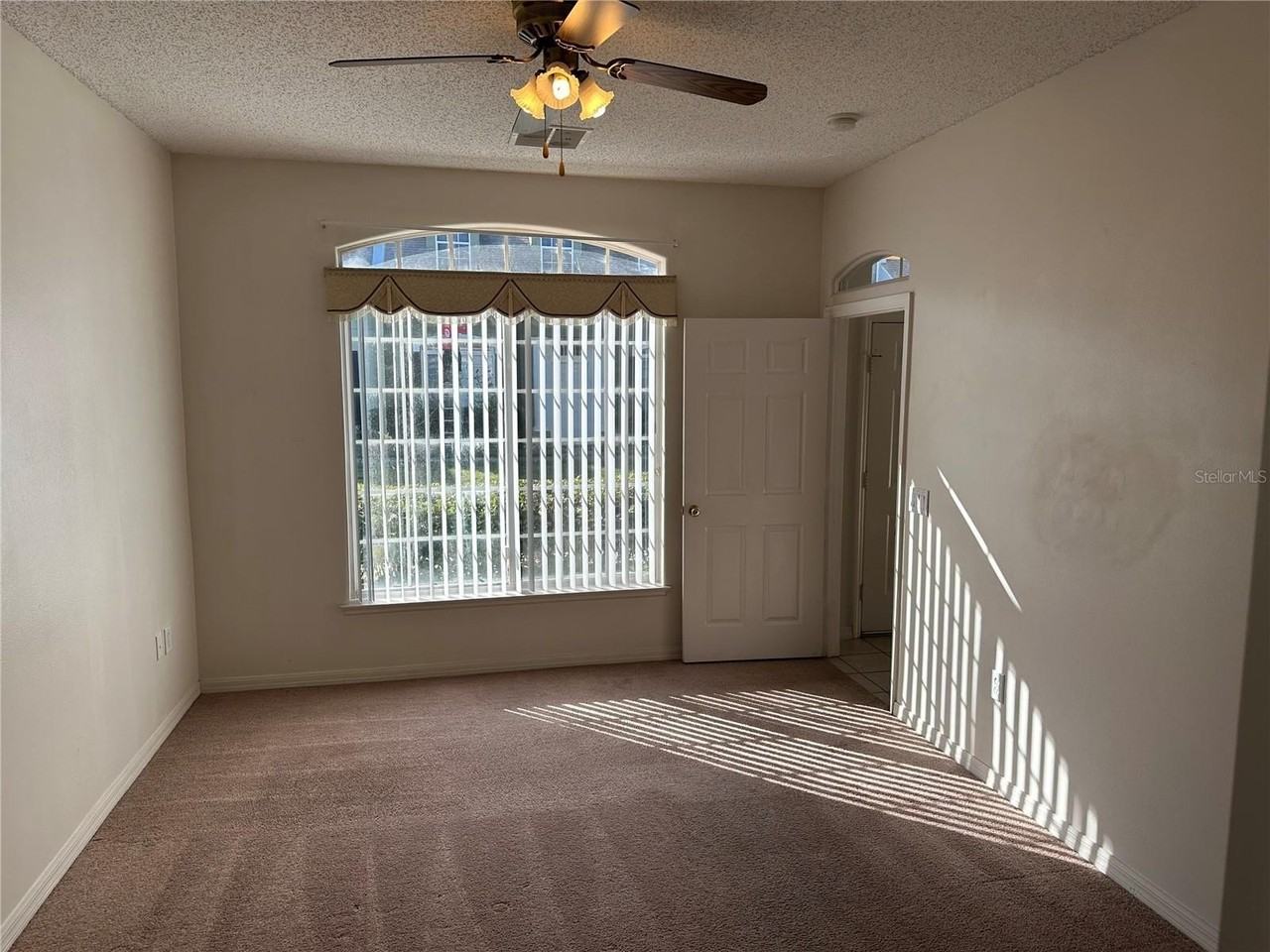 1842 Island Walk Dr - Photo 5 of 15