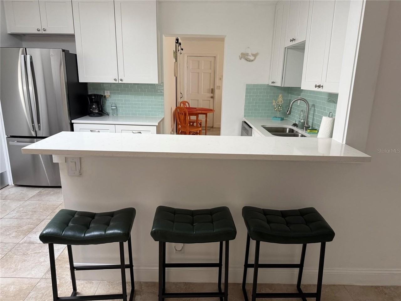 3601 Saxon Dr - Photo 4 of 37