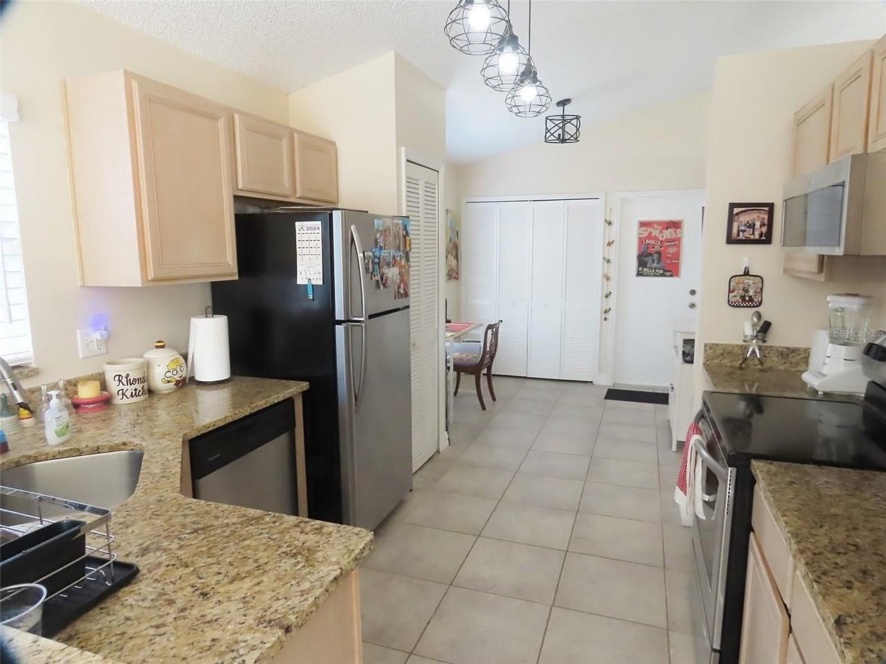 1601 Boulder Creek Ct - Photo 7 of 21