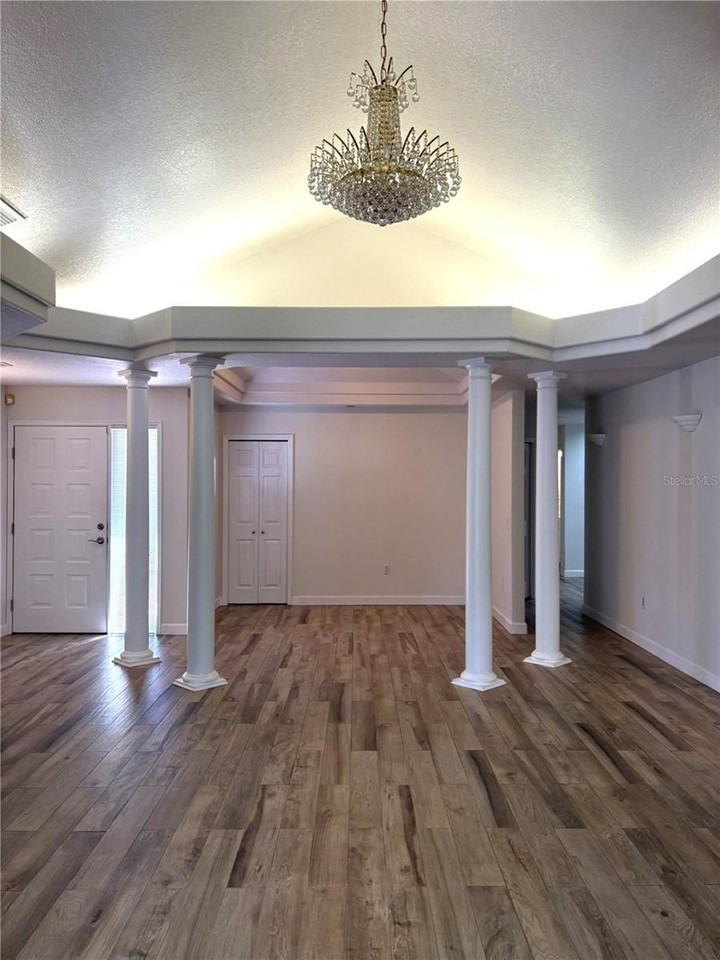 4427 Ne 5th St - Photo 3 of 17