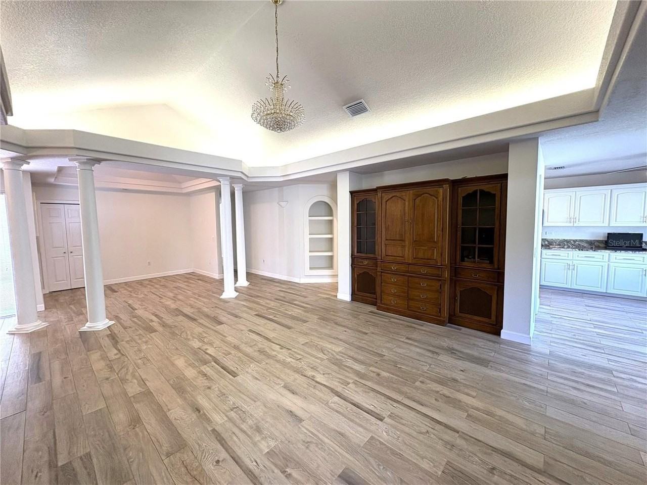 4427 Ne 5th St - Photo 2 of 17