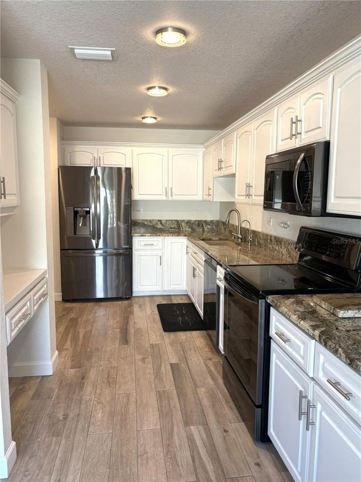 4427 Ne 5th St - Photo 5 of 17