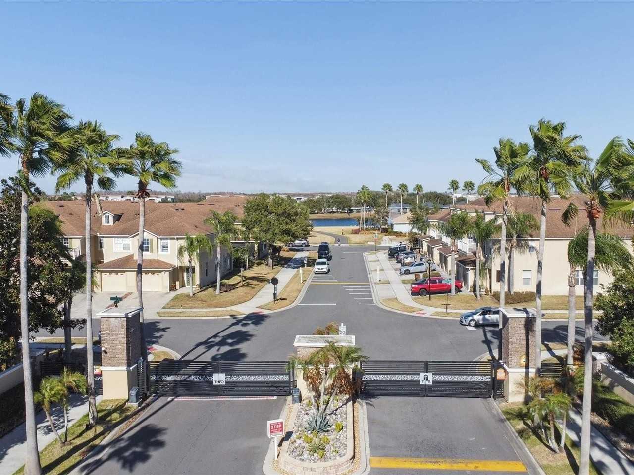 2978 Langdon Ln N - Photo 2 of 36