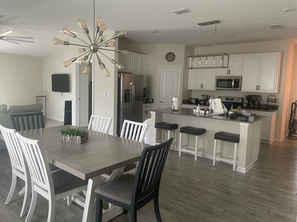 725 Peg Ct - Photo 3 of 4