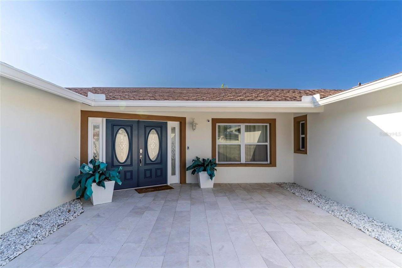 320 Harbor Psge - Photo 2 of 24