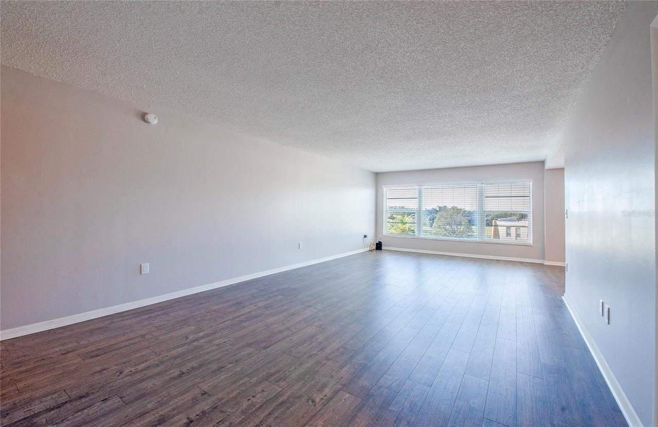 225 Country Club Dr #1403 - Photo 4 of 32