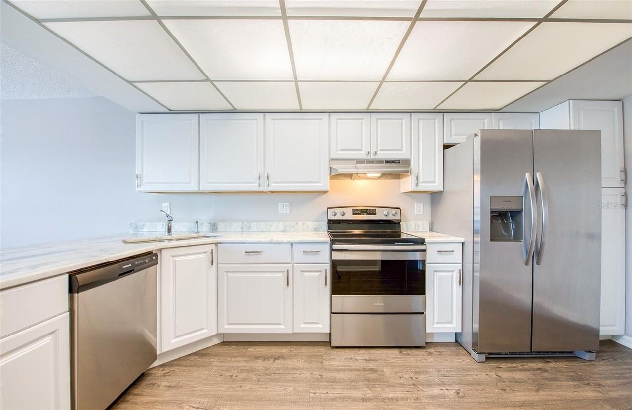 225 Country Club Dr #1403 - Photo 5 of 32