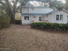 featured image of 5112 Beardslee St