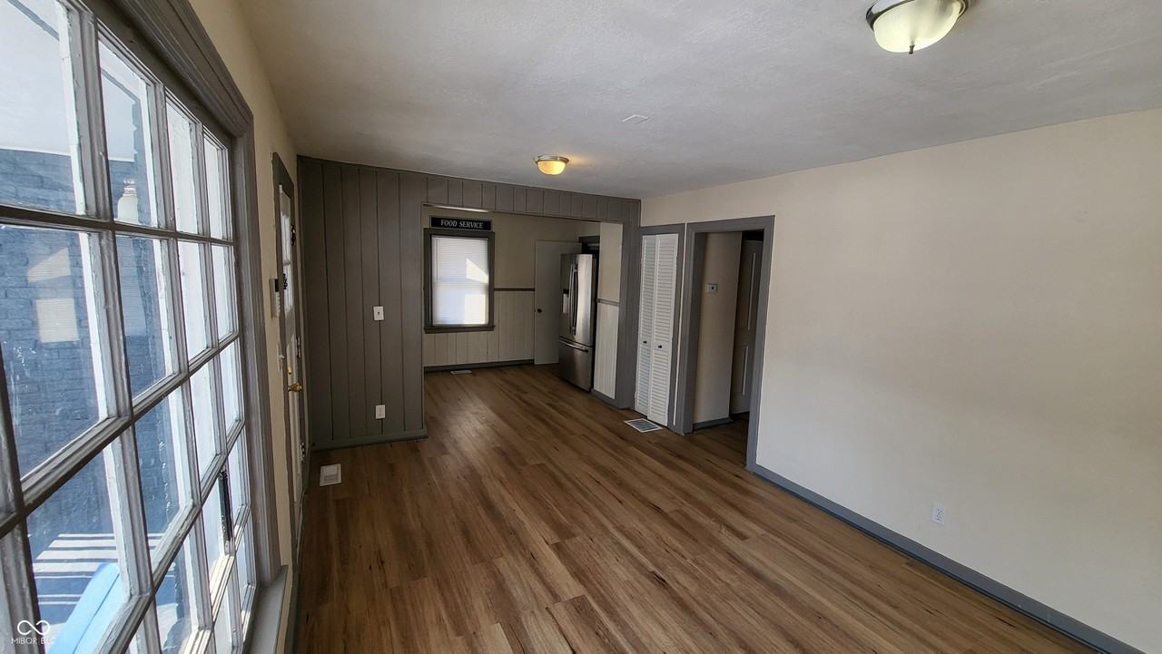 1604 W 11th St - Photo 2 of 17