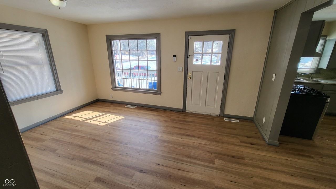 1604 W 11th St - Photo 3 of 17