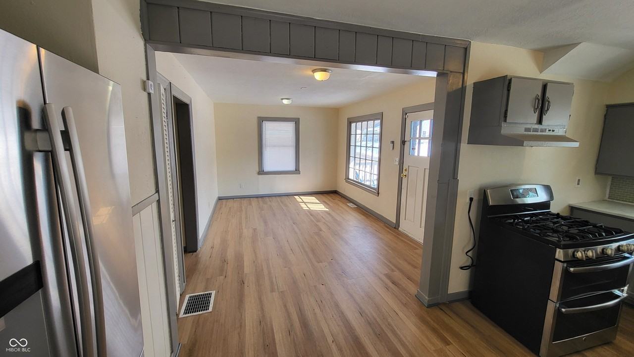 1604 W 11th St - Photo 4 of 17