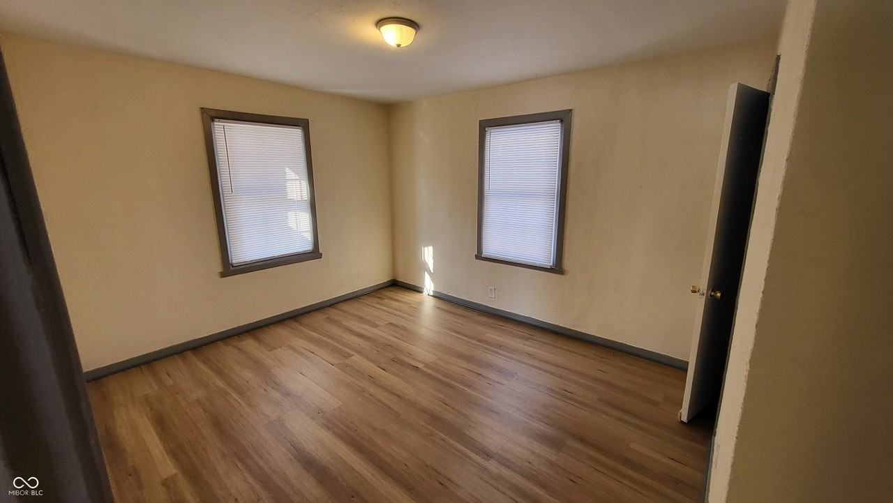 1604 W 11th St - Photo 6 of 17