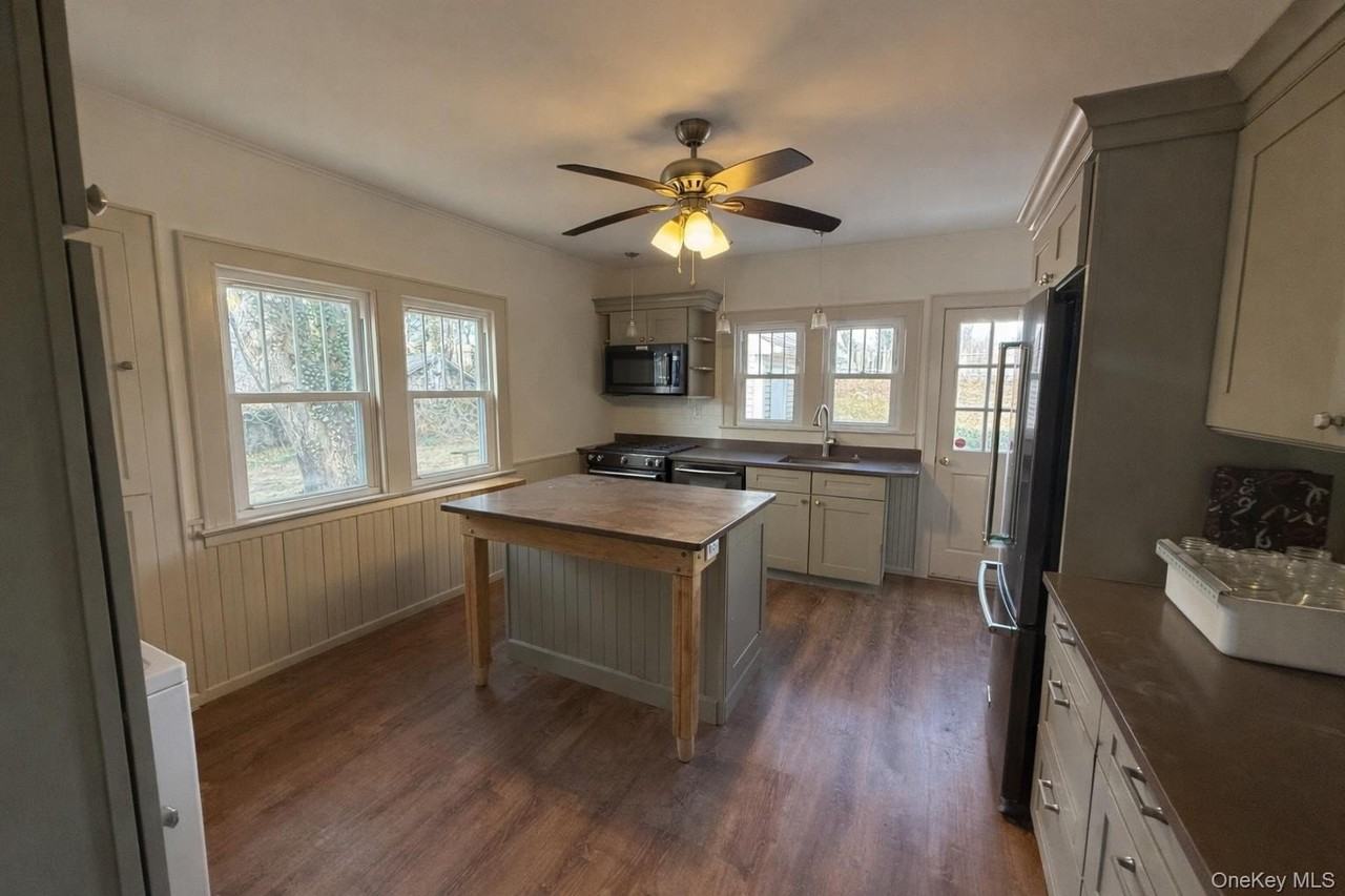 41 Washington Pl - Photo 7 of 12