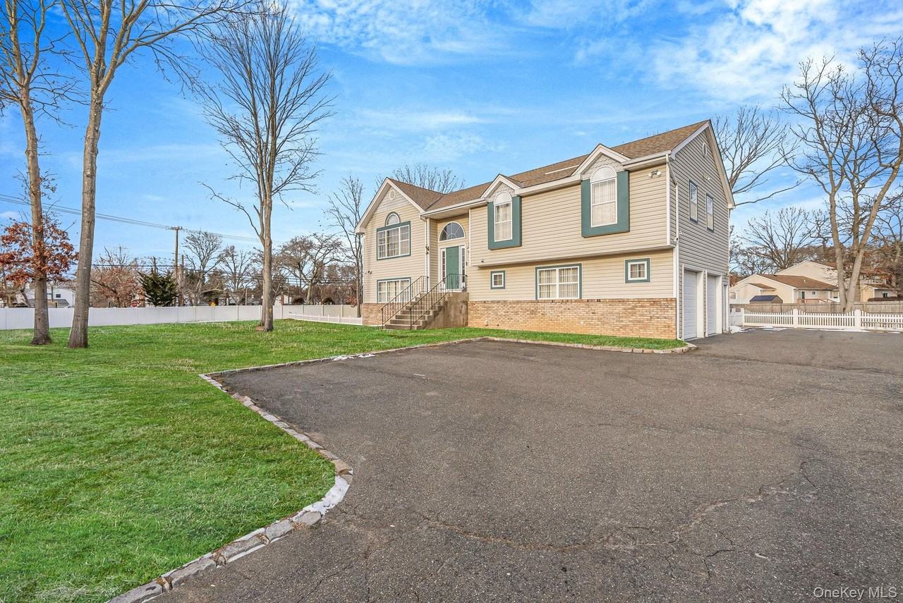 475 Old Country Rd - Photo 2 of 25