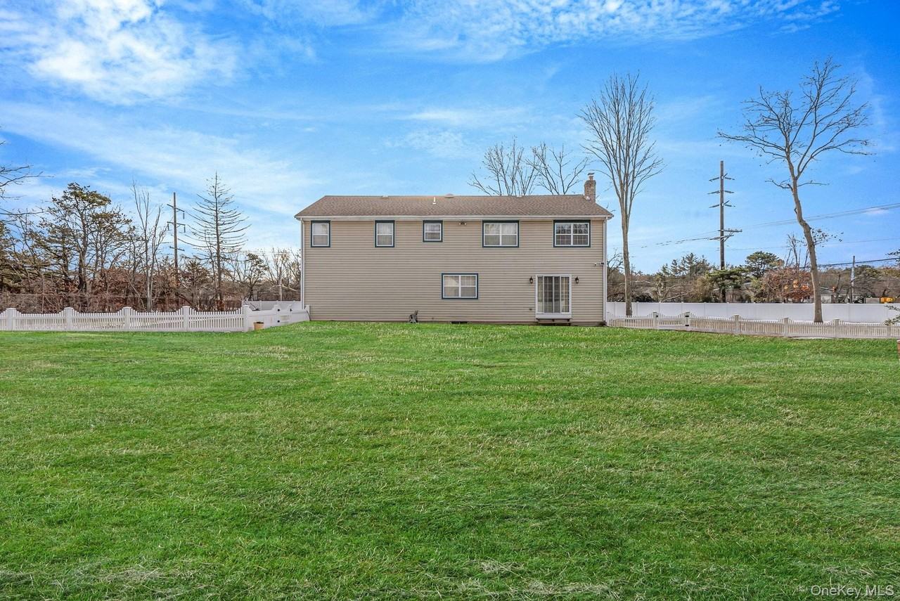 475 Old Country Rd - Photo 5 of 25