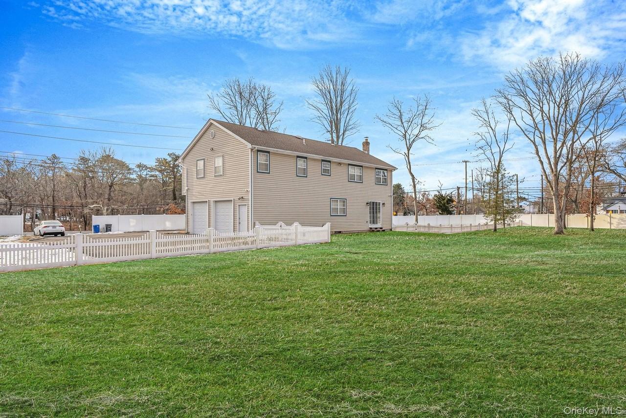 475 Old Country Rd - Photo 6 of 25